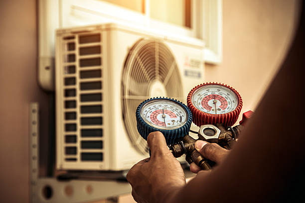 Professional Hvac technician working in Woodmere, LA